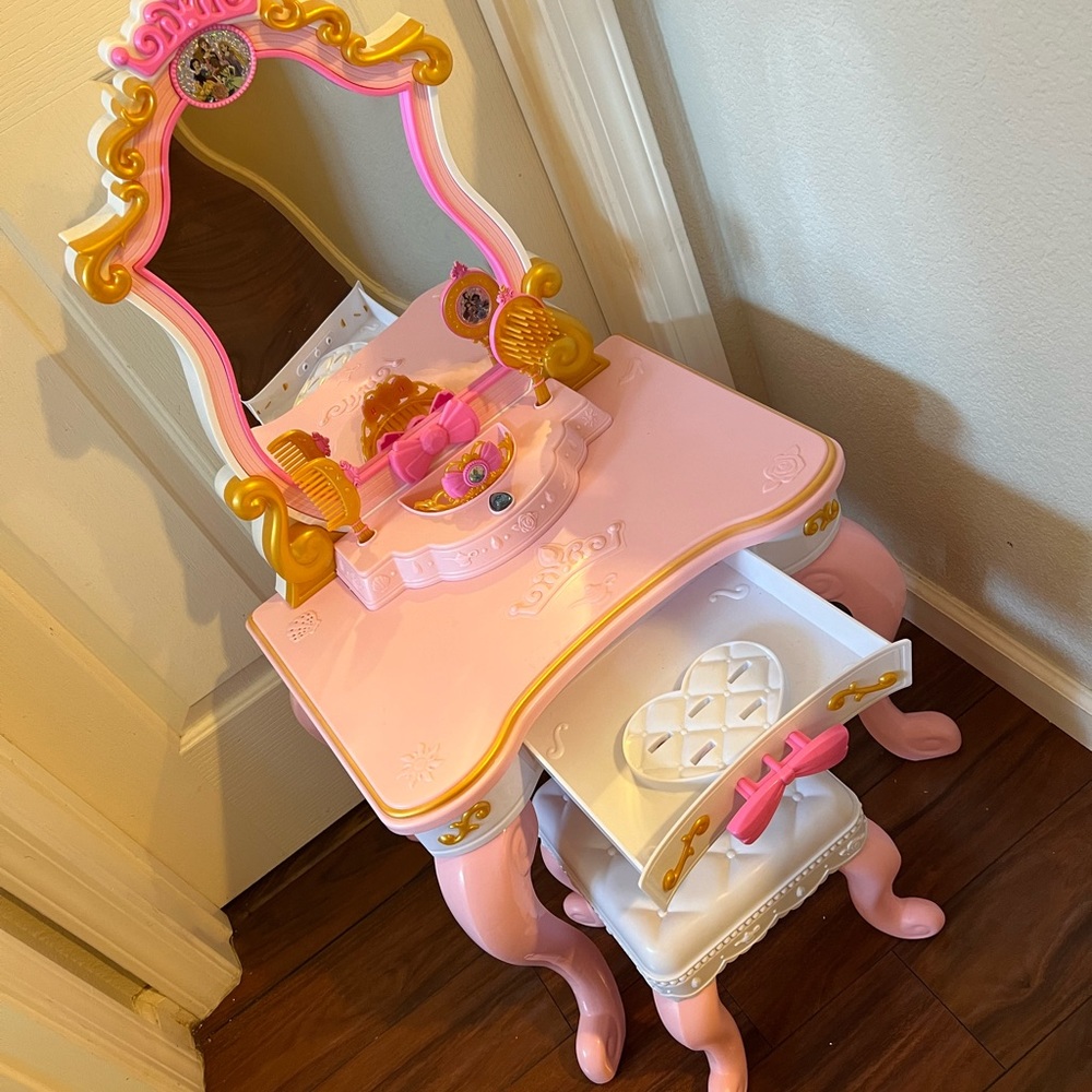 Disney princess vanity. Comes with comb, crown, brush. Gently used.